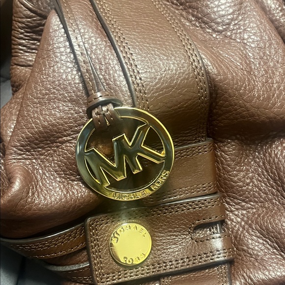 Michael Kors Brown Leather Shoulder Bag with Gold Hardware - Picture 2 of 4
